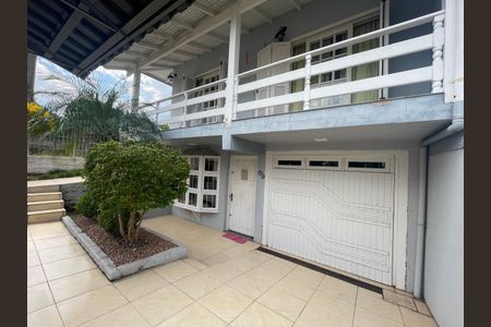 Casa para alugar com 215m², 3 quartos e 2 vagasFachada