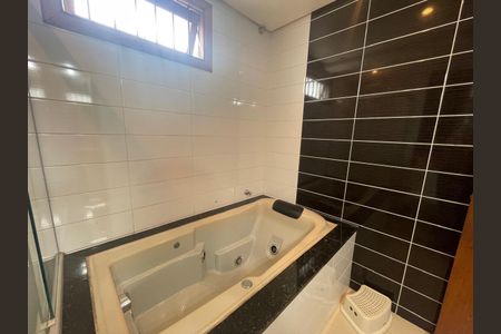 Casa para alugar com 215m², 3 quartos e 2 vagasBanheiro da Suíte