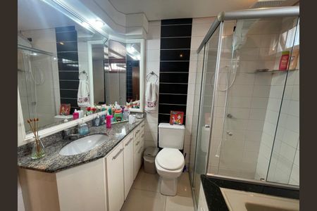 Casa para alugar com 215m², 3 quartos e 2 vagasBanheiro social