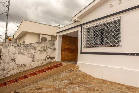 Casa para alugar com 100m², 5 quartos e 2 vagasÁres comum- Frente da casa