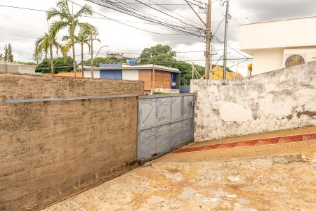Casa para alugar com 100m², 5 quartos e 2 vagasÁres comum- Portão de entrada