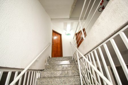 Apartamento à venda com 55m², 2 quartos e 1 vagaEscada