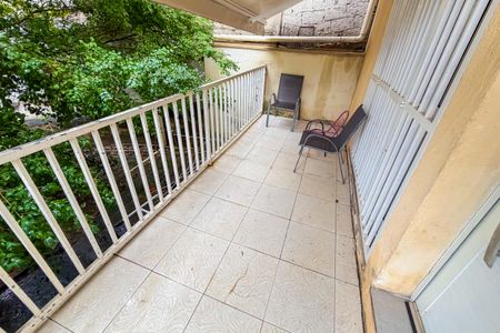 Apartamento à venda com 100m², 2 quartos e sem vaga Apartamento à venda com 100m², 2 quartos e sem vagaVaranda