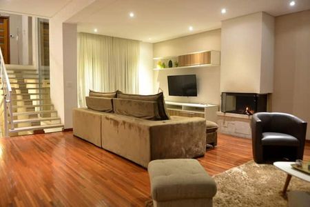 Casa para alugar com 450m², 4 quartos e 2 vagas Casa para alugar com 450m², 4 quartos e 2 vagasSala