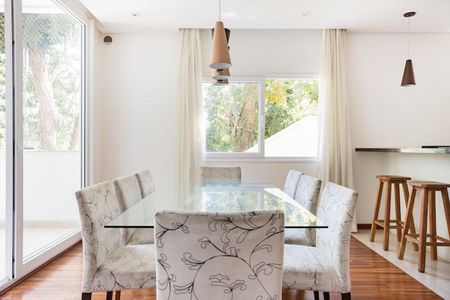 Casa para alugar com 450m², 4 quartos e 2 vagas Casa para alugar com 450m², 4 quartos e 2 vagasSala