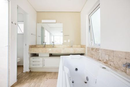 Casa para alugar com 450m², 4 quartos e 2 vagas Casa para alugar com 450m², 4 quartos e 2 vagasBanheiro