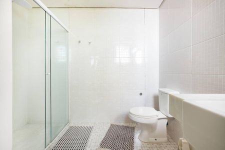 Casa para alugar com 450m², 4 quartos e 2 vagas Casa para alugar com 450m², 4 quartos e 2 vagasBanheiro