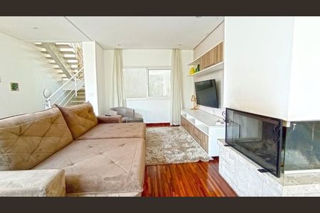 Casa para alugar com 450m², 4 quartos e 2 vagas Casa para alugar com 450m², 4 quartos e 2 vagasSala