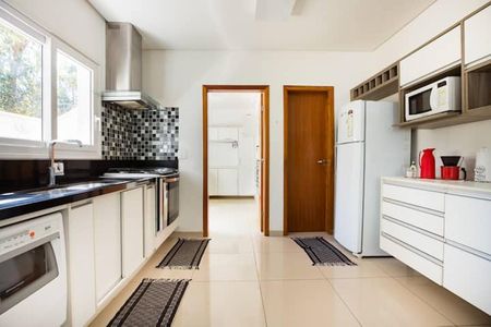 Casa para alugar com 450m², 4 quartos e 2 vagas Casa para alugar com 450m², 4 quartos e 2 vagasCozinha