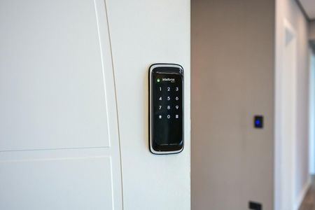 Apartamento à venda com 90m², 2 quartos e 2 vagasFechadura Eletrônica