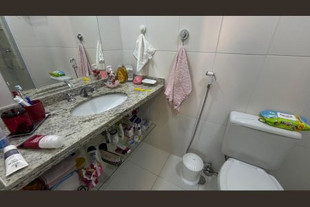 Apartamento à venda com 77m², 3 quartos e 2 vagas Apartamento à venda com 77m², 3 quartos e 2 vagasBanheiro da Suíte