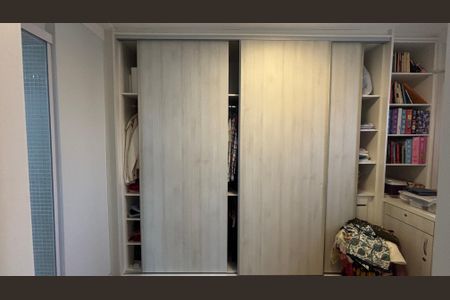 Apartamento à venda com 77m², 3 quartos e 2 vagas Apartamento à venda com 77m², 3 quartos e 2 vagasSuite Closet