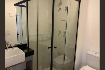 Banheiro de apartamento para alugar com 1 quarto, 24m² em Santo Amaro, São Paulo