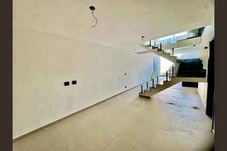 Casa à venda com 210m², 3 quartos e 4 vagasÁrea de Serviço