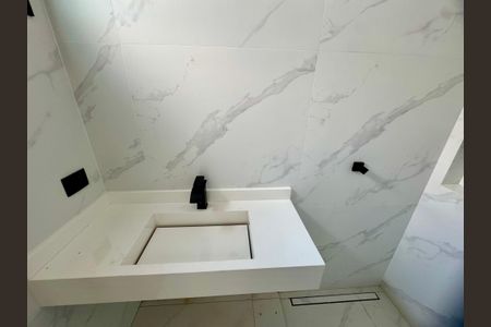Casa à venda com 210m², 3 quartos e 4 vagasBanheiro 2