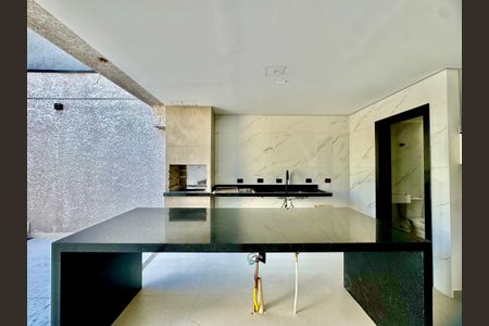 Casa à venda com 210m², 3 quartos e 4 vagasChurrasqueira