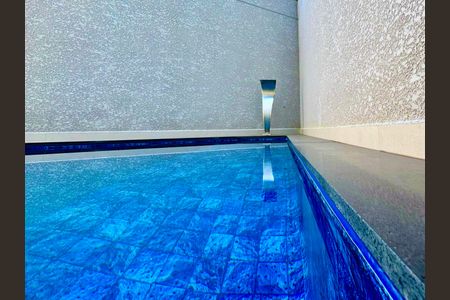 Casa à venda com 210m², 3 quartos e 4 vagasPiscina