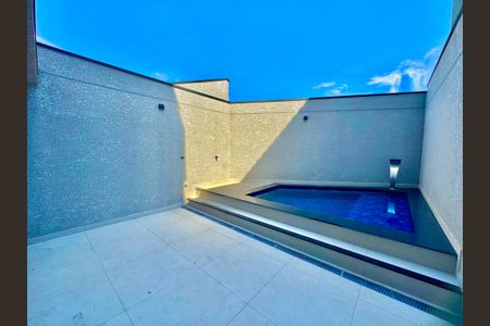 Casa à venda com 210m², 3 quartos e 4 vagasPiscina