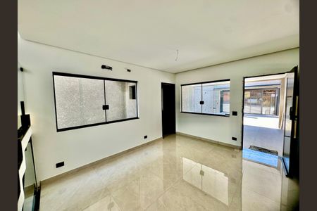 Casa à venda com 210m², 3 quartos e 4 vagasSala