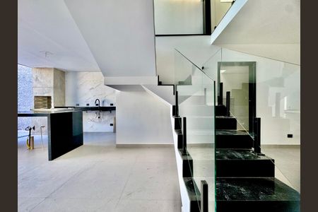 Casa à venda com 210m², 3 quartos e 4 vagasDetalhe escada