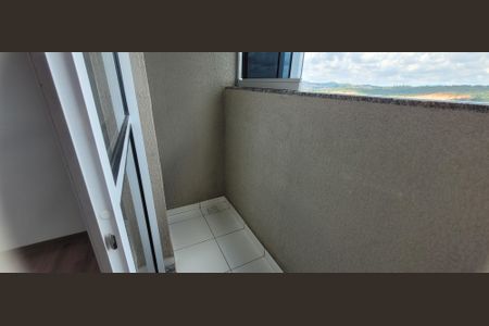 sacada sala de apartamento para alugar com 2 quartos, 44m² em Monte Verde, Betim