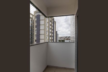 Apartamento à venda com 111m², 3 quartos e 2 vagas Apartamento à venda com 111m², 3 quartos e 2 vagasVaranda