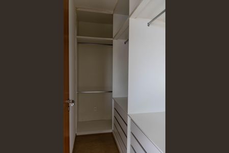 Apartamento à venda com 111m², 3 quartos e 2 vagas Apartamento à venda com 111m², 3 quartos e 2 vagasCloset