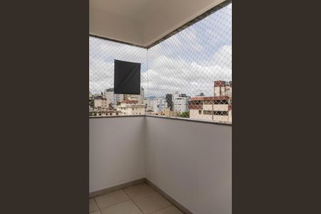 Apartamento à venda com 111m², 3 quartos e 2 vagas Apartamento à venda com 111m², 3 quartos e 2 vagasVaranda
