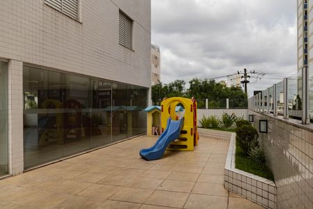 Apartamento à venda com 111m², 3 quartos e 2 vagas Apartamento à venda com 111m², 3 quartos e 2 vagasÁrea comum - Playground