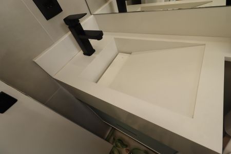 Casa à venda com 180m², 3 quartos e 3 vagasBanheiro da Suíte 1 - Pia