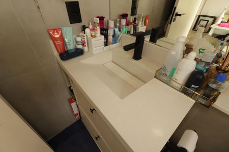 Casa à venda com 180m², 3 quartos e 3 vagasBanheiro da Suíte 3 - Pia