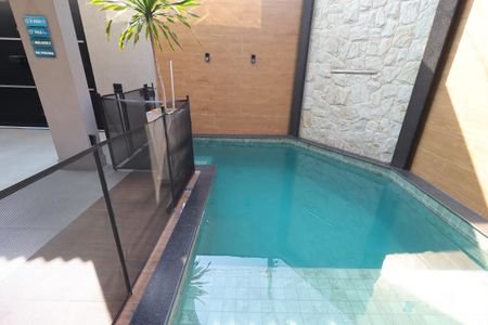 Casa à venda com 180m², 3 quartos e 3 vagasÁrea Gourmet do Térreo - Piscina