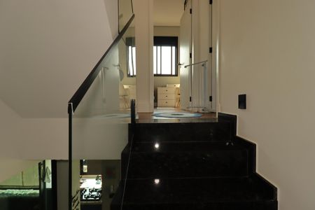 Casa à venda com 180m², 3 quartos e 3 vagasEscada para o segundo piso