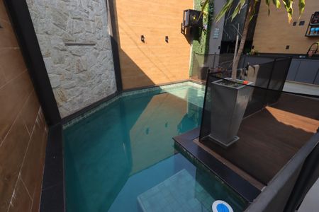 Casa à venda com 180m², 3 quartos e 3 vagasÁrea Gourmet do Térreo - Piscina