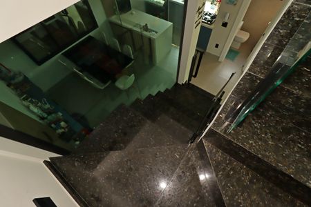 Casa à venda com 180m², 3 quartos e 3 vagasEscada para o segundo piso