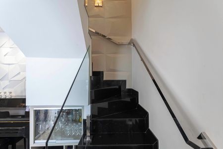 Apartamento à venda com 143m², 4 quartos e 2 vagasEscada