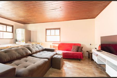 Casa à venda com 2 quartos, 232m² em Rio Branco, Canoas