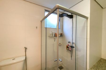 Apartamento à venda com 153m², 3 quartos e 3 vagas Apartamento à venda com 153m², 3 quartos e 3 vagasBanheiro da Suíte 1