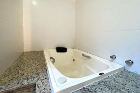 Apartamento à venda com 153m², 3 quartos e 3 vagas Apartamento à venda com 153m², 3 quartos e 3 vagasBanheiro da Suíte 1