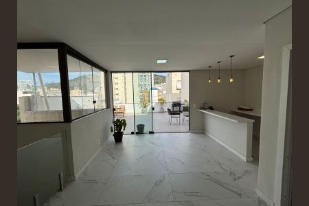 Apartamento para alugar com 240m², 3 quartos e sem vagaÁrea externa