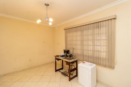 Casa à venda com 140m², 4 quartos e 2 vagas Casa à venda com 140m², 4 quartos e 2 vagasSala
