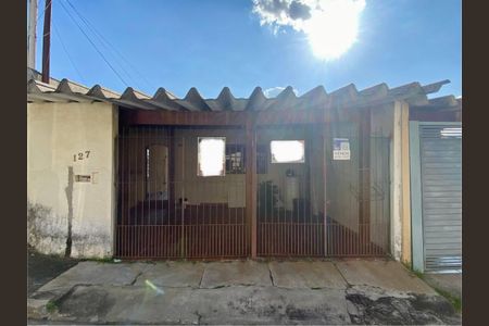 Casa à venda com 140m², 4 quartos e 2 vagas Casa à venda com 140m², 4 quartos e 2 vagasFachada