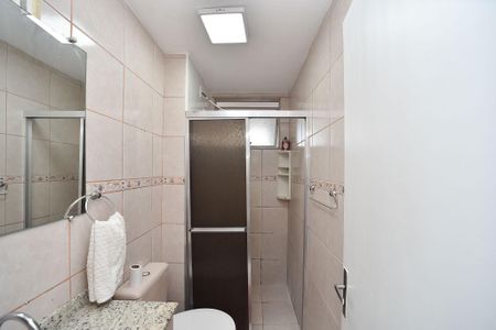 Banheiro de apartamento para alugar com 1 quarto, 43m² em Jardim Sabará, Porto Alegre