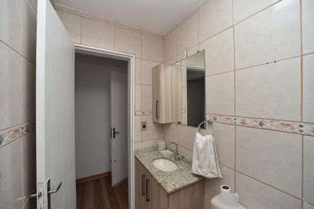 Banheiro de apartamento para alugar com 1 quarto, 43m² em Jardim Sabará, Porto Alegre