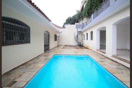 Casa para alugar com 365m², 5 quartos e 4 vagas Casa para alugar com 365m², 5 quartos e 4 vagasPiscina