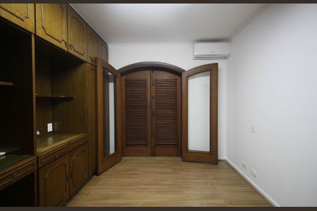 Casa para alugar com 365m², 5 quartos e 4 vagas Casa para alugar com 365m², 5 quartos e 4 vagasSuite 1