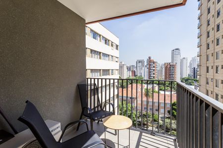 Varanda de kitnet/studio para alugar com 1 quarto, 32m² em Indianópolis, São Paulo