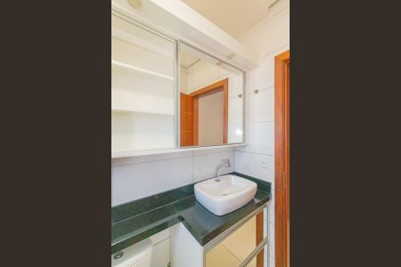 Casa para alugar com 100m², 2 quartos e 2 vagasBanheiro da Suíte