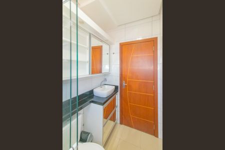 Casa para alugar com 100m², 2 quartos e 2 vagasBanheiro da Suíte