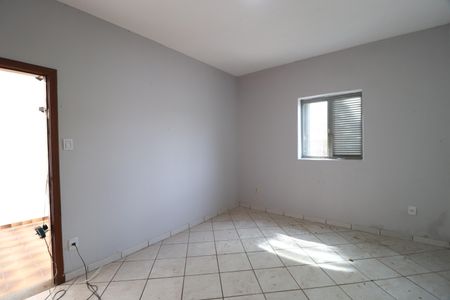 Casa para alugar com 165m², 6 quartos e 2 vagasSala